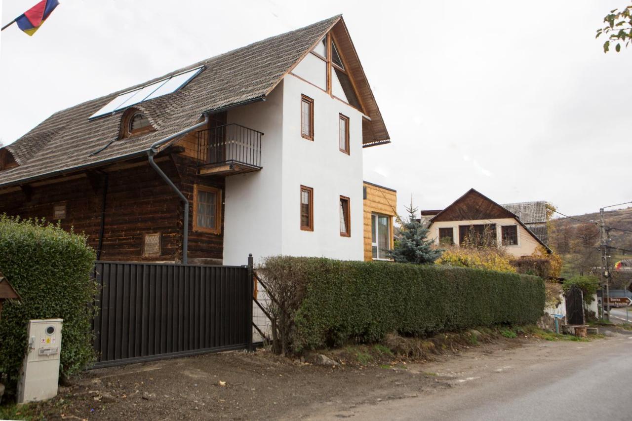 Casa Cu Magnolii Hotell Poienile Izei Eksteriør bilde