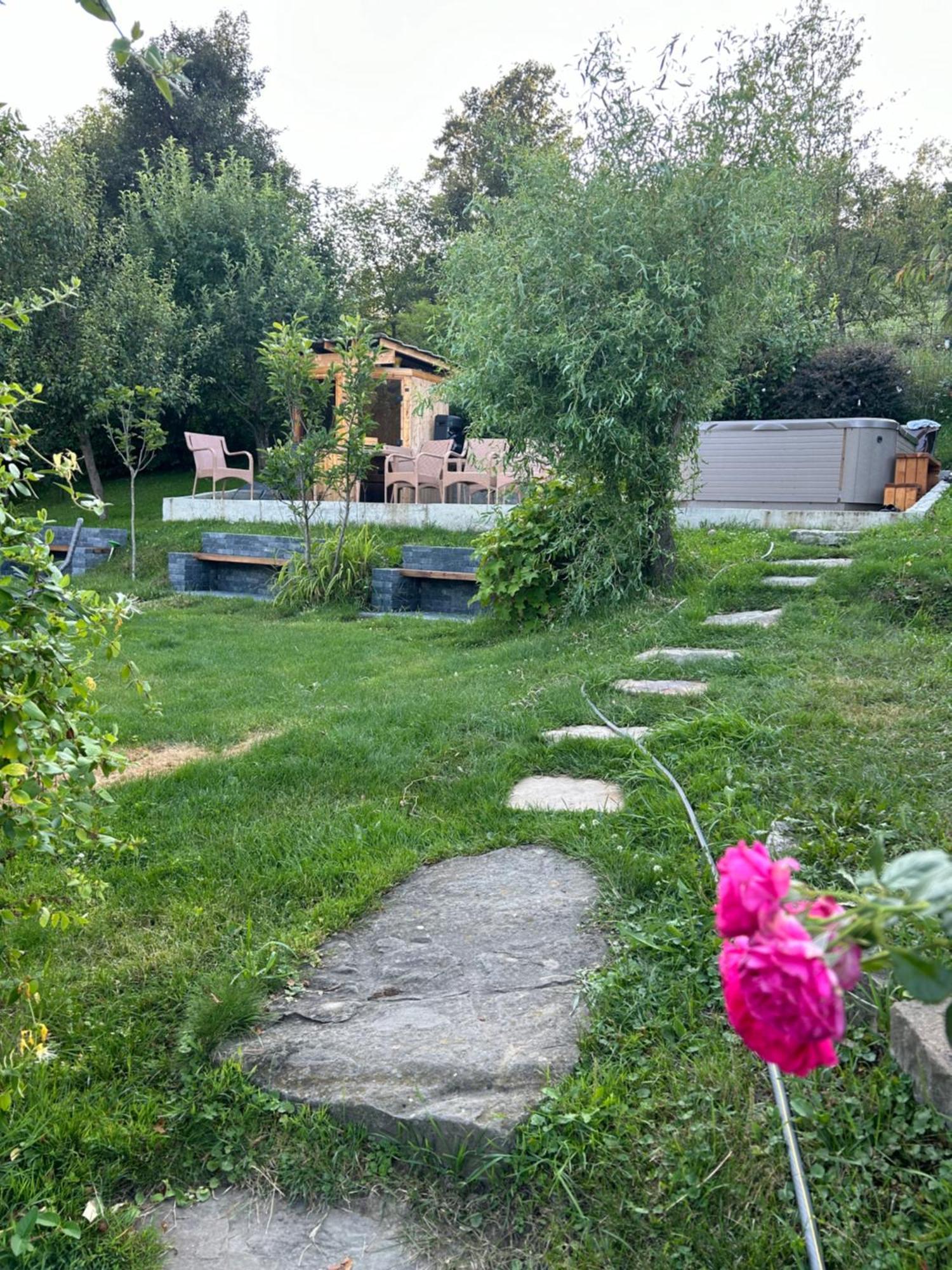 Casa Cu Magnolii Hotell Poienile Izei Eksteriør bilde