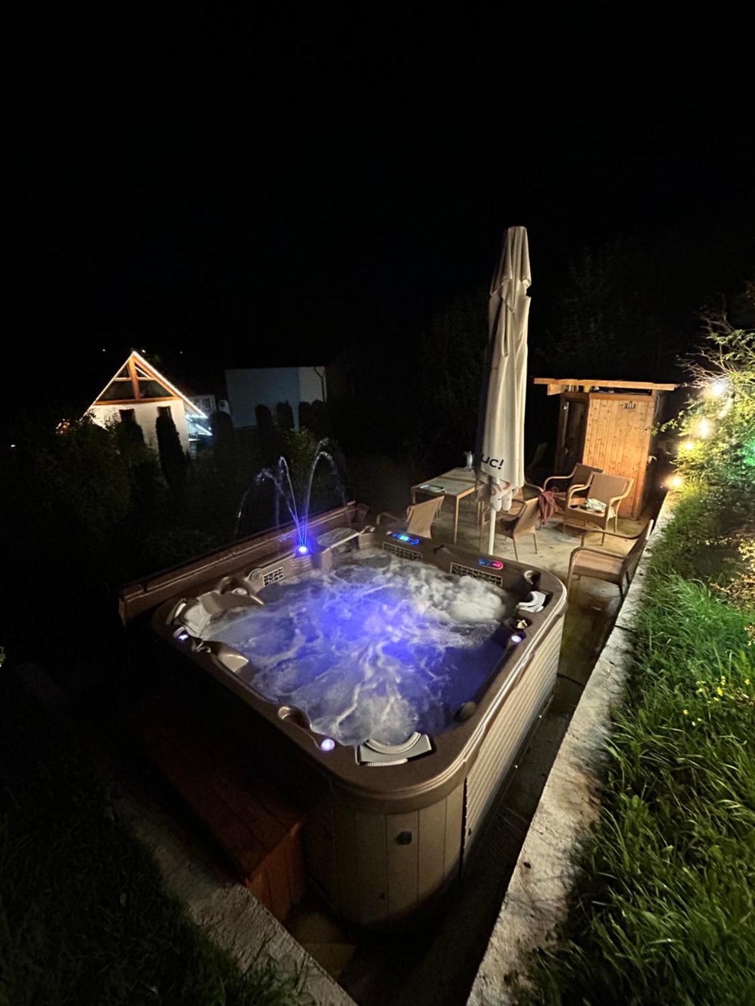 Casa Cu Magnolii Hotell Poienile Izei Eksteriør bilde