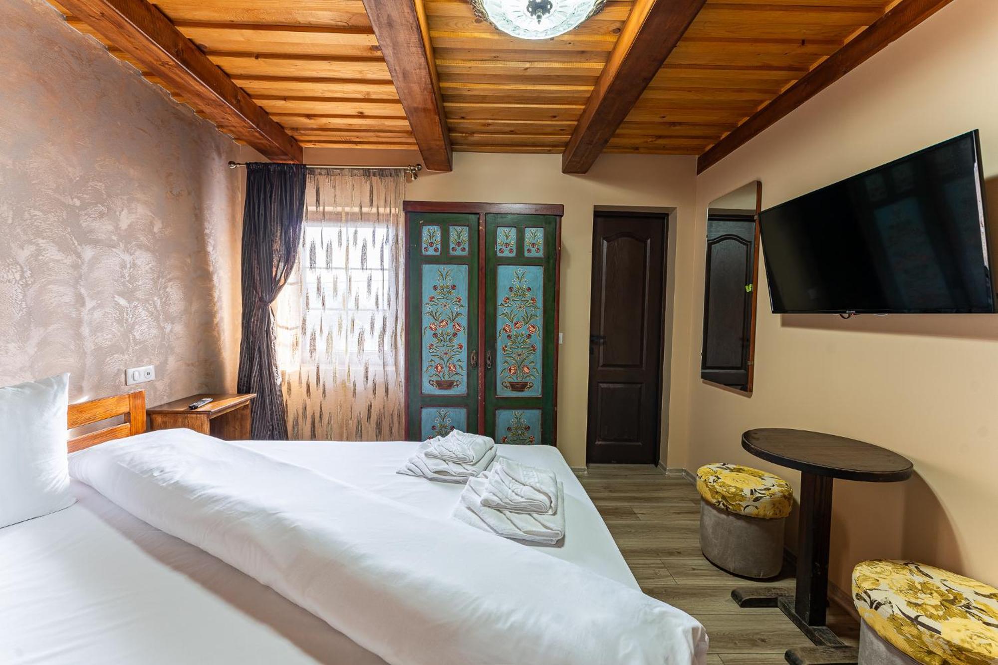 Casa Cu Magnolii Hotell Poienile Izei Eksteriør bilde